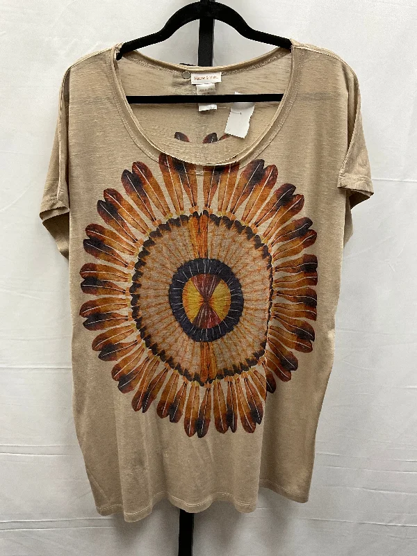 women's tops for those who want to add a personal touch to their wardrobe with unique and one-of-a-kind piecesTop Short Sleeve By Monroe And Main In Multi-colored, Size: Xl