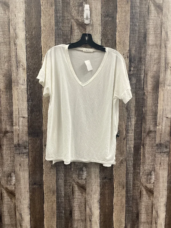 women's tops for those who refuse to compromise on styleTop Short Sleeve By Tres Bien In White, Size: S