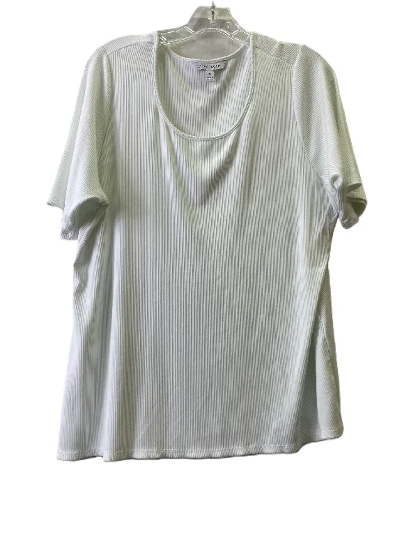 women's tops for cozy nights inTop Short Sleeve By Hawthorn In White, Size: 3x