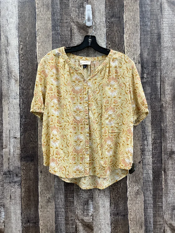 women's tops with embroidery detailsTop Short Sleeve By Universal Thread In Yellow, Size: Onesize