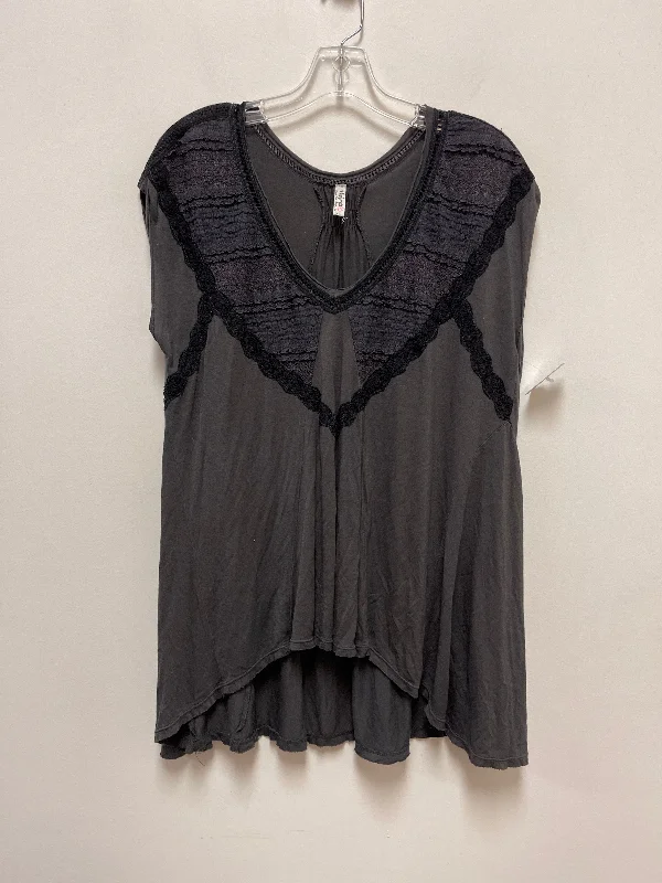 women's tops for maximalist fashion loversTop Short Sleeve By Free People In Grey, Size: S