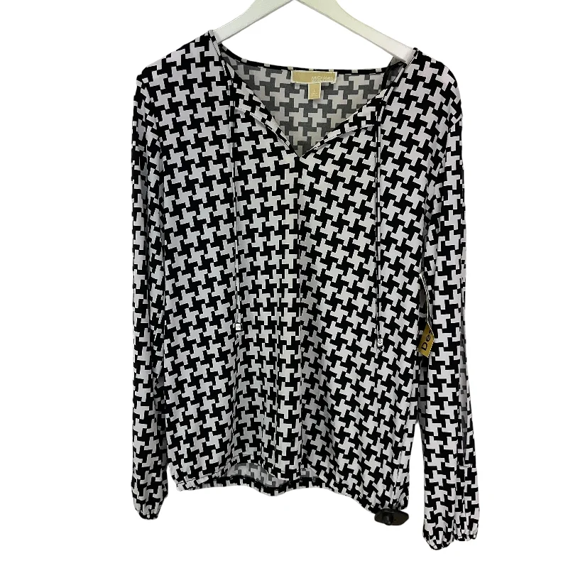 women's tops for those who want to wear pieces that are both comfortable and stylishTop Long Sleeve Designer By Michael By Michael Kors In Black & White, Size: L