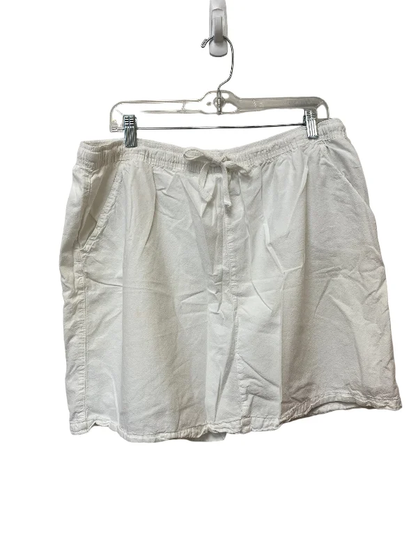 women's solid-color shortsShorts By Basic Editions  Size: Xxl