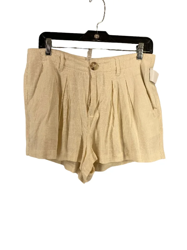 women's chic shortsShorts By Clothes Mentor  Size: L