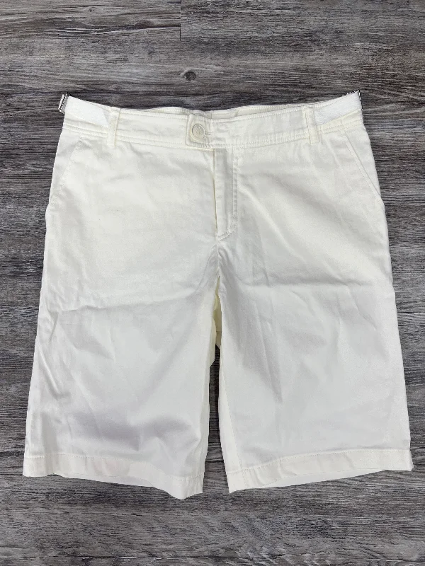 women's classic shortsShorts By Cma  Size: 6